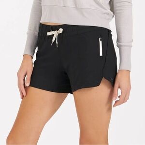 (XL) Vuori Women’s Clementine Shorts 4”